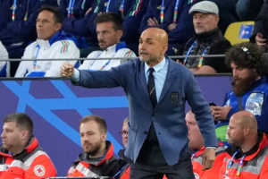 ชนะไม่พอ! น้าสปัลเร้า ‘อัซซูรี่’ ต้องเพิ่มเกมรุก