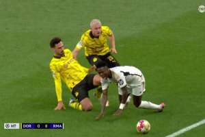 พุ่งชัดเจน! น้ามูร่วมชี้ ‘วินิซิอุส’ โชคดีไม่โดนไล่