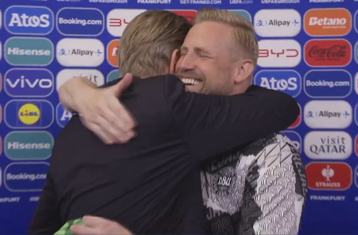 อบอุ่นหัวใจ! ‘ชไมเคิ่ล’ กอด ‘แคสเปอร์’ หลังทำหน้าที่สัมภาษณ์