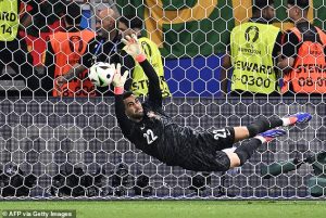 ‘คอสต้า’ รับคืนแห่งชีวิตโชว์เซฟ 3 โทษ