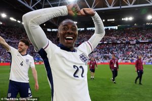 หงส์รายล่าแจมคว้า ‘เอเซ่’