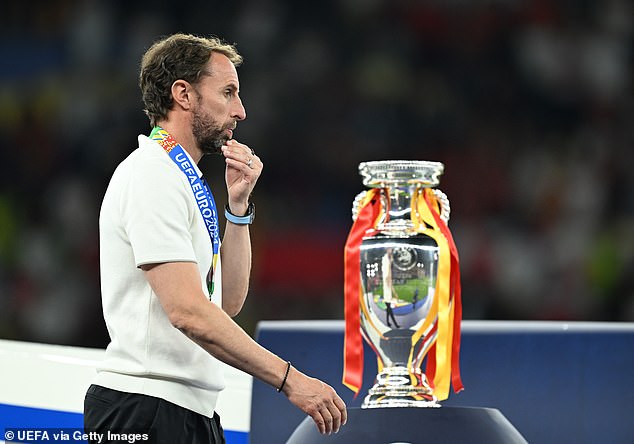 ต้องโทษนักเตะ! คาร์ร่าป้อง ‘เซาธ์เกต’ ตัวถ่วงสิงโต