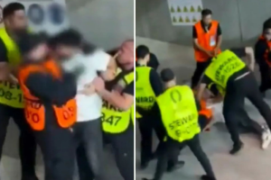 ตำรวจสอบ ‘จนท.สนาม’ รุมซ้อม ‘แฟนฝอยทอง’