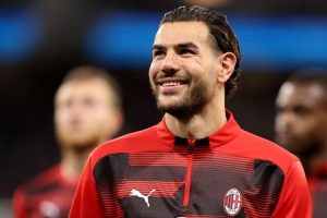 มิลานหวังหวนเจรจาสัญญาใหม่ ‘เตโอ’ หลังพักร้อน