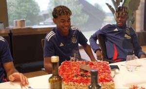 HBD!! กระทิงจัดเค้กก้อนโตฉลองวันเกิด ‘ยามาล’ อายุครบ 17