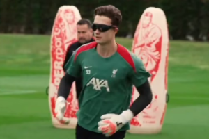 อุปกรณ์ใหม่! ‘โกล์หงส์’ ใส่แว่นดำ-หูฟังลงซ้อม