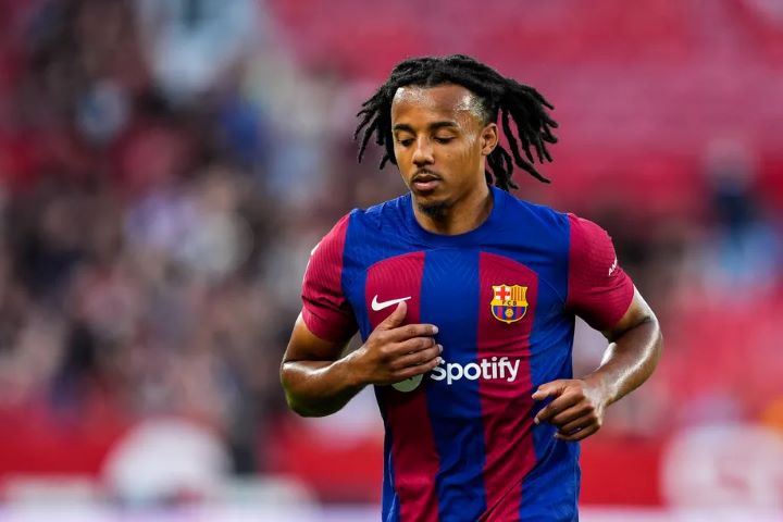 เซอร์ไพรส์! ‘คุนเด้’ โผล่รายงานตัวบาร์ซ่า