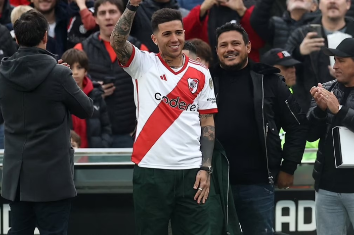 ‘แฟนริเวอร์เพลต’ ร้องเพลงเหยียดหนุน ‘เอ็นโซ่’