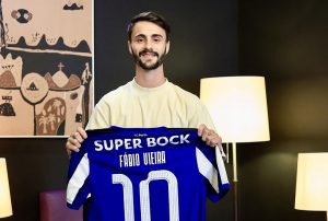 ‘วิเอร่า’ ลาปืนหวนซบปอร์โต้แบบยืมตัว