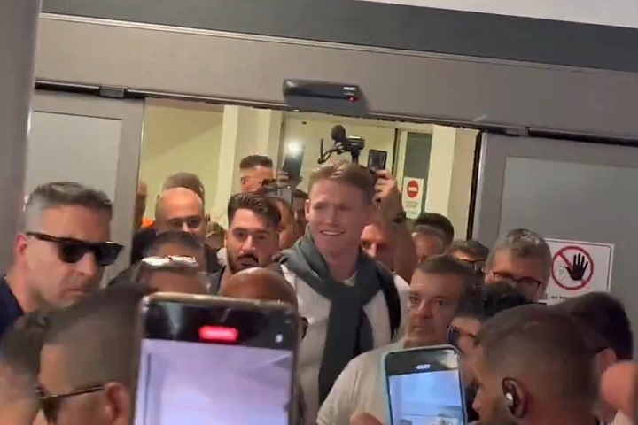 แฟนแห่ต้อนรับ ‘แม็คโท’ ถึงอิตาลีจ่อซบนาโปลี