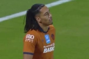 สมอลลิ่งเดบิวต์ฝันร้าย ‘ยิงโกล์ตัวเอง+ใบแดง’ ทีมแพ้ 5-0