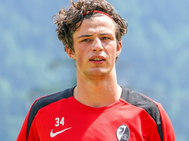 หงส์ส่งแมวมองส่องฟอร์ม ‘โรล’ กลางดาวรุ่งไฟรบวร์ก