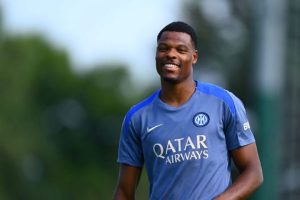 ‘ดุมฟรีส์’ หวังต่อสัญญางูแม้โอกาสเล่นน้อยลง