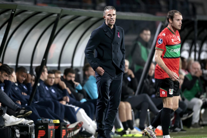 แฟนยังเคือง! RVP เชื่อไม่มีโอกาสเป็นโค้ชปืน