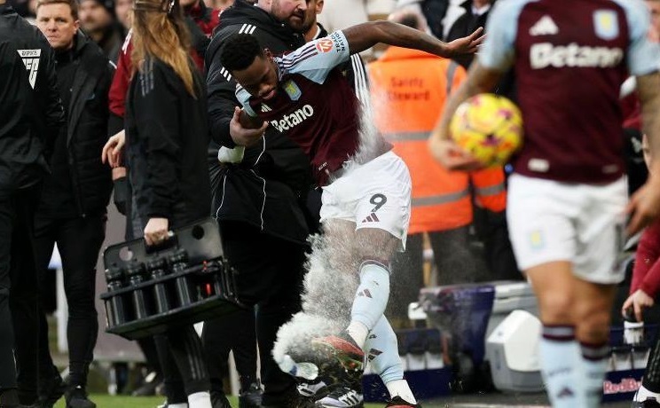 เอฟเอตั้งข้อหา ‘ดูรัน’ เตะขวดน้ำระบายอารมณ์หลังโดนแดง