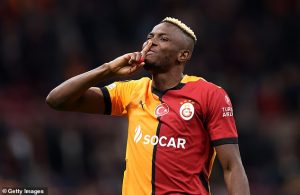 แค่ข่าวลือ! นาโปลียันไร้ทีมทาบ ‘โอซิมเฮน’