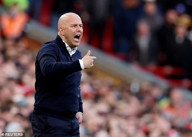 สื่อยัน ‘สล็อท’ โดนแบน 3 เหลืองเกมคาราบาว คัพ