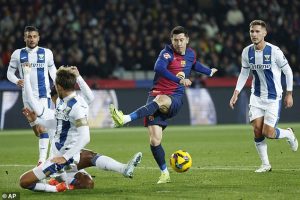 เอาไงดี?! บาร์ซ่าจ่อถกอนาคต ‘เลวาน’ เดือน ก.พ.