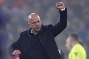 เก็บรถแห่! ‘สล็อท’ ปราม ‘หงส์’ เร็วไปที่จะฉลอง