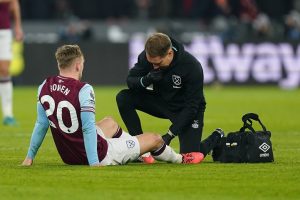 ค้อนเซ็งส่งท้ายปี ‘โบเว่น’ กระดูกเท้าแตก