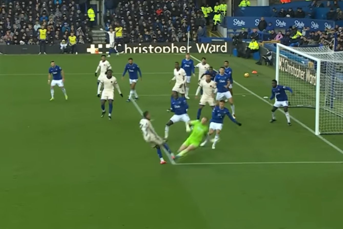 อดีตเปาชี้ ‘พิคฟอร์ด’ โชคดีเสียบ ‘กุสโต้’ รอดจุดโทษ