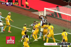 กฎปัญหา! ไบรจ์ตันโอด ‘วิลล่า’ ฟาวล์โกล์ก่อนยิง