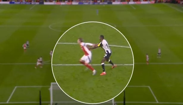 ส่วนหนึ่งฟุตบอล! ‘อิซัค’ ไม่สนโดนติงทำฟาวล์ก่อนยิง