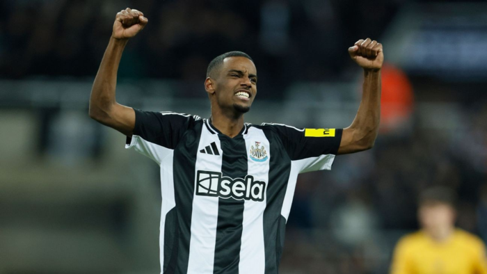 แซงฮ็อตช็อต! ‘อิซาค’ ทำสถิติแข้งนิวฯ ยิง 8 นัดติด