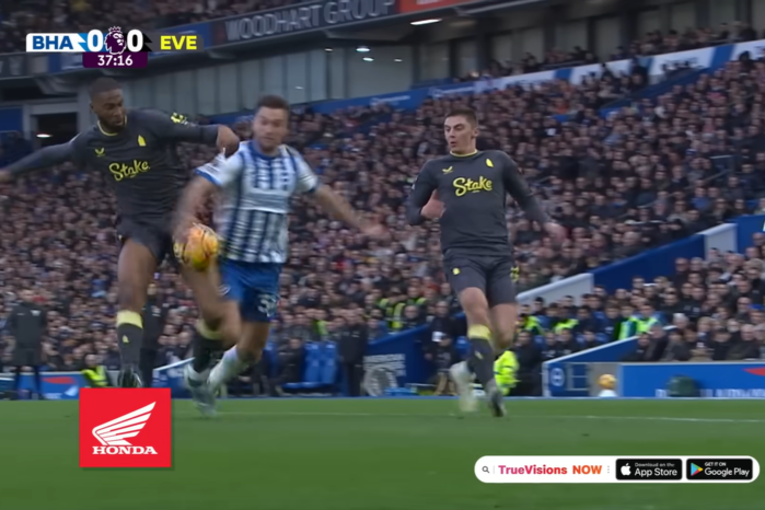 ฟาวล์ก่อนแฮนด์! ไบรท์ตันโอด ‘ท๊อฟฟี่’ ไม่ควรได้จุดโทษ