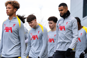 เข้ารอบแล้ว! หงส์พัก 9 ตัวจริงเดินทางเยือน PSV