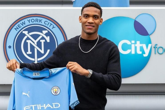 เรือใช้เครือข่ายเซ็น ‘แม็คฟาร์เลน’ แบ็คซ้ายดาวรุ่ง