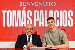 งูใหญ่ส่งยืม ‘ปาลาซิออส’ ช่วยมอนซ่าหนีตาย