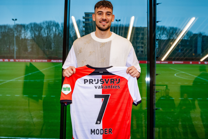 เฟเยนอร์ดสอย ‘โมเดอร์’ กลางไบรจ์ตัน 3 ลป.