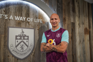 ‘เชลวี่ย์’ กลับอังกฤษเซ็นฟรีซบเบิร์นลี่ย์