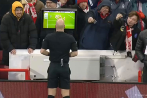 ไม่ได้ผล! เผยคลิป ‘แฟนเจ้าป่า’ พยายามยัดเงินเปา