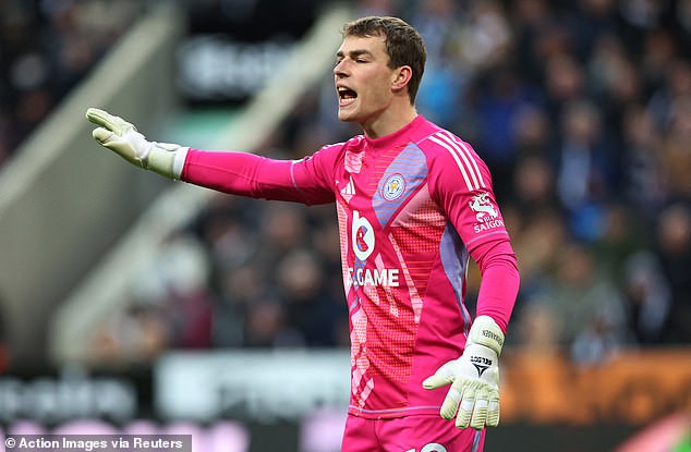 จิ้งจอกส่ง ‘เฮอร์มานเซ่น’ ปรึกษาผู้เชี่ยวชาญ