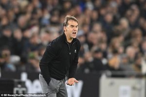 ภาพคุ้นๆ! เผย ‘โลเป’ แจ้งผอ.กีฬาค้อนเลี่ยงเข้าสนามซ้อม