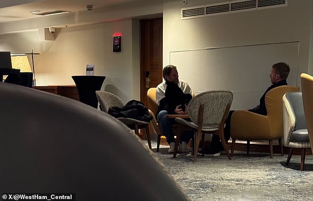 เผยภาพ ‘พอตเตอร์’ คุยค้อนเตรียมแทนที่โลเป