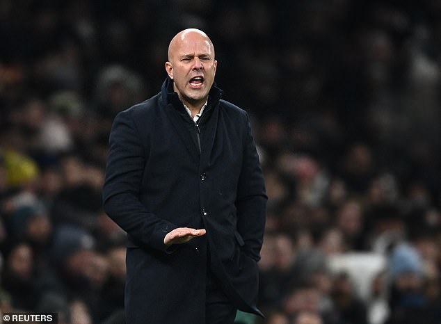 สำรองเจ๋งแล้ว! ‘สล็อท’ ปัดตอบหงส์ช้อปแข้งใหม่