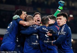 ‘ฮ็อตช็อต’ ชมสามแข้งพาผีฝ่าด่านปืน