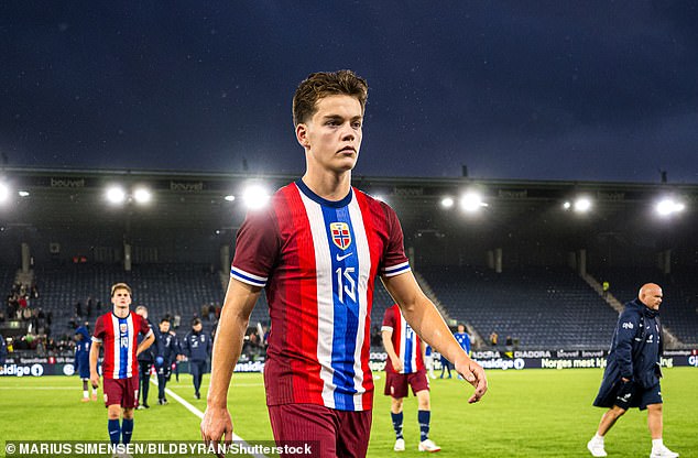 ‘นีปัน’ โผล่ลอนดอนท่ามกลางข่าวโยงซบปืน