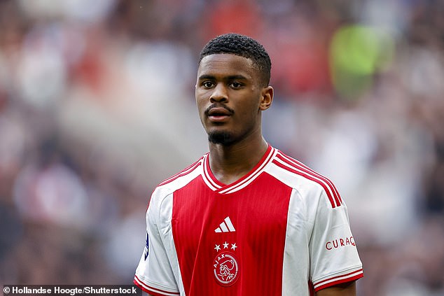 กราฟแค่ชวนมา! ‘ฮาโต้’ ปัดข่าวเตรียมจอยหงส์