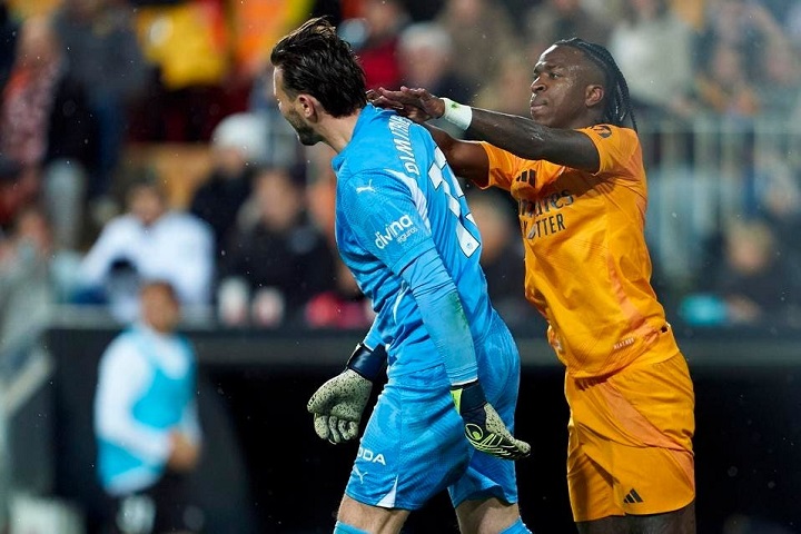 ‘อันเช่’ ย้ำ ‘วินี่’ ไม่ควรโดนแดง หวังโดนแบนไม่เยอะ