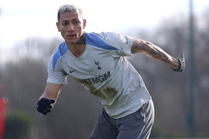 ‘ริชาร์ลิซอน’ คัมแบ็คพร้อมช่วยไก่ดวลปืน