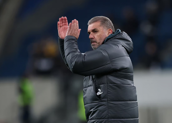 ‘น้าแอนจ์’ ชมแข้งซีเนียร์ช่วยไก่เข้าวิน