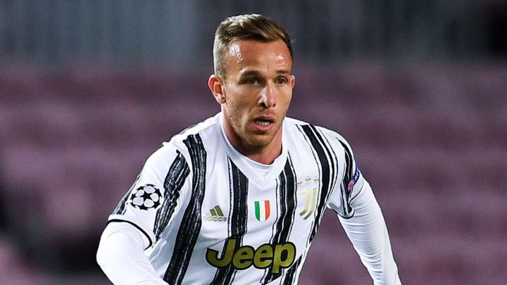 ซานโตสเปิดฉกถกม้าลายคว้า ‘อาร์ตูร์’