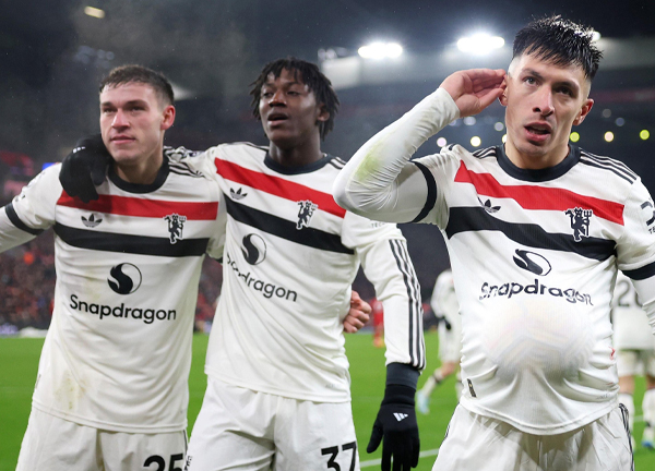 ‘เนฟ’ ยกบุกเจ๊าหงส์ฟอร์มดีสุด ‘ผี’ ซีซั่นนี้