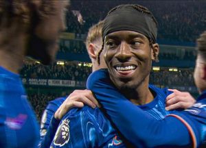 ‘มาดูเอเก้’ ขอโทษ ‘ชาโลบาห์’ แย่งทำประตู