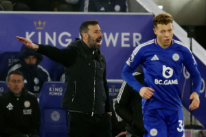 ‘โค้ชรุด’ เจอเสียงโห่ ‘จิ้งจอก’ แพ้ 6 นัดติด