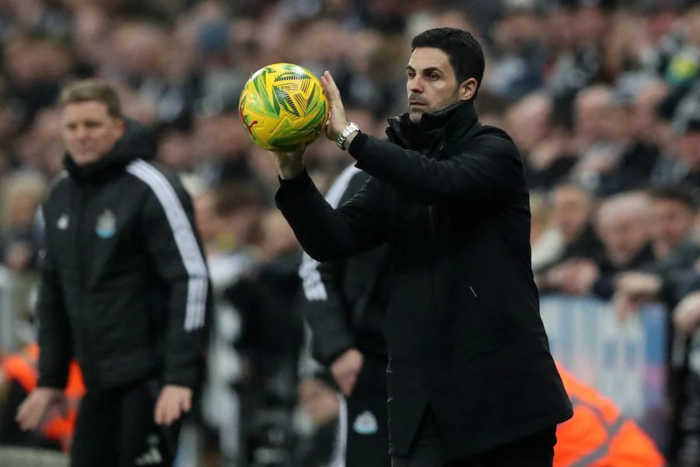 ‘แฟนนิวฯ’ ร้องเพลงล้อ ‘ปืน’ แพ้เพราะลูกบอล